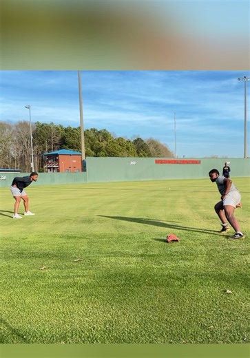 Over Christmas break… Over New Year’s break… I didn’t stop. Yeah, I got a few days in Tampa (I’ll post that later 🌴), but most of these past couple weeks was WORK. Grinding. Learning. Getting better every rep. Because these days go by fast — and I’m paying attention. Big shoutout to my big cousins for always taking time out of their busy schedules to work me out, push me, and teach me things I can keep improving on. That means more than you know. 💯 We still working. We still building. And we j