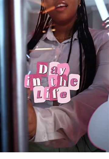 A day in the life at The Pink Room 💅✨ From opening doors and morning meetings to full stations, happy clients and well-deserved lunch breaks. This is what our days really look like. Hair, lashes, nails, teamwork and a whole lot of love poured into every appointment. This is our rhythm. This is our space. Welcome in 🤍 #fypシ゚viral #SalonLife #BehindTheScenes #PinkRoomTeam #BeautyInMotion