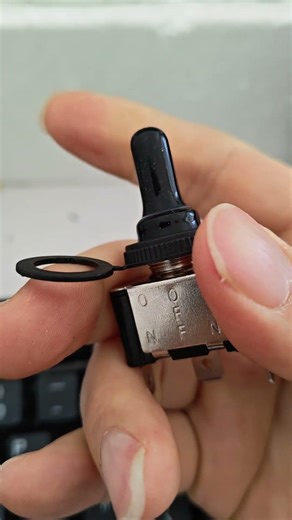 waterproof self-resetting on-off-on toggle switch
