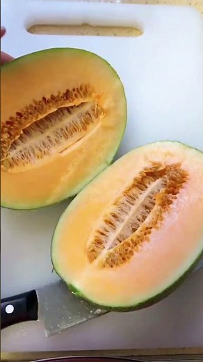The Easiest Way to Cut a Cantaloupe 🍈 | Quick & Simple Muskmelon Prep Tutorial #kitchentips