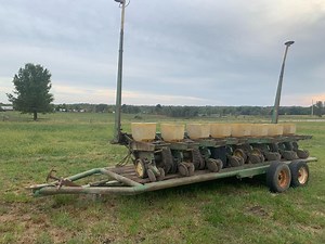 John Deere 7000 Plate Type Planter & Trailer | Agriculture