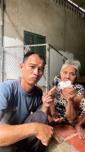 Did the crab bite, Mom?