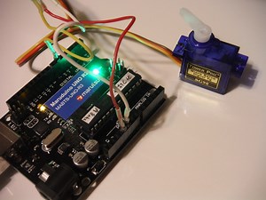 Arduinoを使ってサーボモーターを制御してみよう。