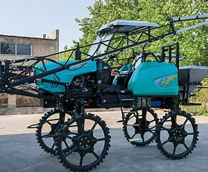 [Hot Item] High-Capacity 1000L Self-Propelled Boom Sprayer for Efficient Farming2.