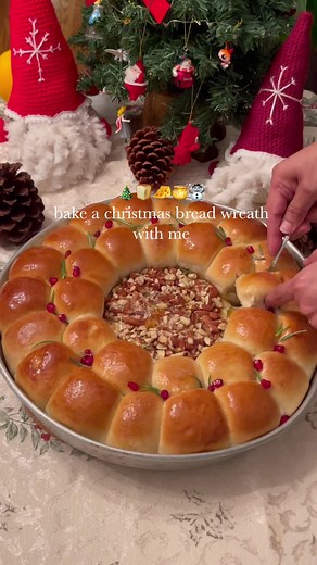 Christmas Wreath Bread Recipe for the Holiday Season