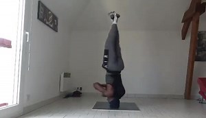 Dianna Ross Would Say 🎵 Upside Down Boy You Turn me inside out Round and Round⚡️🌪⚡️ Head Spin By Jim Jean IG @jimmyjean59 | BBoy World
