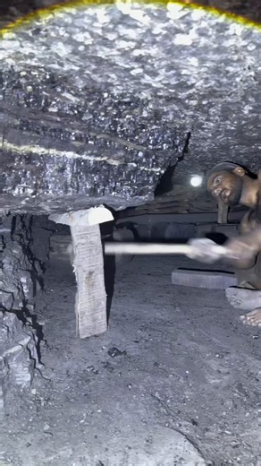 underground black Diamond Mining ⛏️