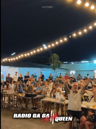 Radio Ga Ga ของวง Queen แต่งโดยมือกลอง Roger Taylor และออกจำหน่ายในปี 1984 ในอัลบั้ม The Works เพลงนี้ได้แรงบันดาลใจจากคำพูดของลูกชายโรเจอร์ที่พยายามพูดคำว่า “radio” แต่พูดออกมาเป็น “radio ga ga” จึงกลายมาเป็นชื่อเพลง เนื้อหาของเพลงสะท้อนความคิดถึงยุคที่วิทยุเป็นสื่อหลักในการค้นพบดนตรี ก่อนที่โทรทัศน์และสื่อใหม่จะเข้ามาแทนที่ เพลงมีจังหวะร็อกผสมซินธ์ป็อป และมีช่วงที่ผู้ชมสามารถปรบมือเข้าจังหวะพร้อมกัน ทำให้กลายเป็นเอกลักษณ์ในการแสดงสด “Radio Ga Ga” จึงกลายเป็นหนึ่งในเพลงฮิตของ Queen ที่ยังคงได้ร