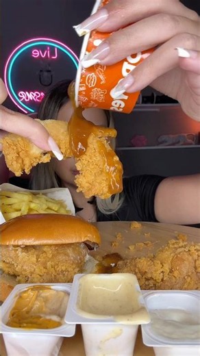 Popeyes Çıtır Tavuk ASMR 🍗🤤 | Bu Ses Çok İyi! ASMR Mukbang #shorts #mukbang #türkçeasmr #popeyes