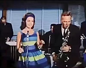 ANNETTE FUNICELLO | Heinz Götz