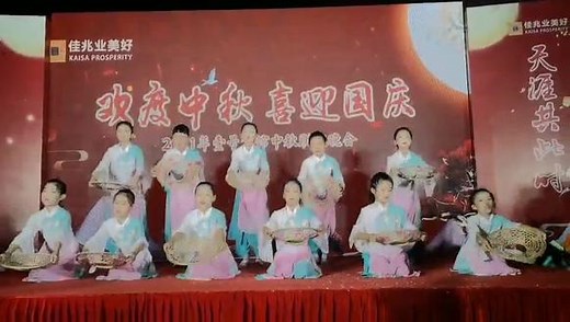 #从教室到舞台 #每一个舞蹈生都有一个难忘的瞬间 #歌舞表演 #国风古韵 #培训教育机构 #活动现场 一曲《桃花记》，舞出了独属于中国舞的柔美与韵味。