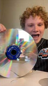 If you ever see shiny vinyl records… #vinyl #laserdisc #hifi #disney #leeslands