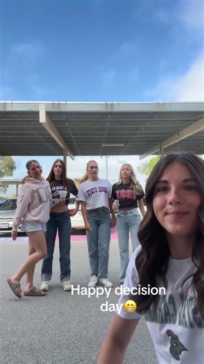 We’re old 🥲 #seniors and Jaelyn not repping #sad #graduation