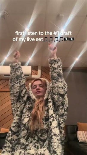 st0ked little piratebae #studio #tour