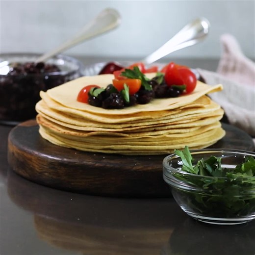 Soft and flexible, these homemade Almond Flour Tortillas produces low carb wraps that actually hold up to the demands of Taco Tuesday. 2 net carbs! 🌮🌯 See comments for full recipe! . . . . https://glutenfreeonashoestring.com/almond-flour-low-carb-tortillas/ #glutenfreetortillas #tortillasrecipe #lowcarbtortillas | Gluten Free on a Shoestring
