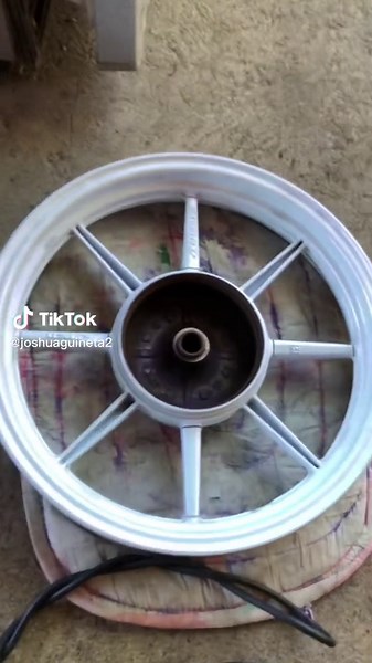 RB8 vs XR8: A Comparison of Shock and Performance