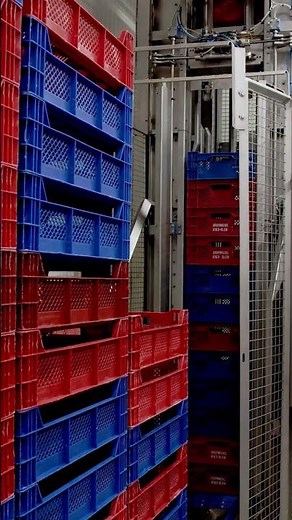 Great Efficiency with the Crate Washer and Integrated Transport Belt and Crate Stacker