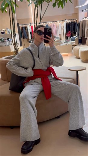 THE.7th.HEAVEN on Instagram: "Передзамовлення на наш бестселер відкрито❤️ Pure Lambset in grey✨ Костюм складається з прямих штанів та кардигана на блискавці, створених для тих, хто цінує баланс між елегантністю і практичністю."