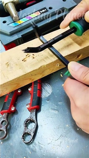 This Tool Makes Nail Removal Easy 🛠️