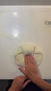 Volviendo a los inicios… Tartine bread hecho tal cual como en libro de Chad Robertson (Menos por el formado, ya que yo aplico este). Como cuando había tiempo de hacer pan en casa. #enjoy #masamadre #pan | Aquí hay buen pan by Massimiliano Liberatore