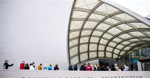 Smithsonian museums, National Zoo reopenings bring flocks of visitors