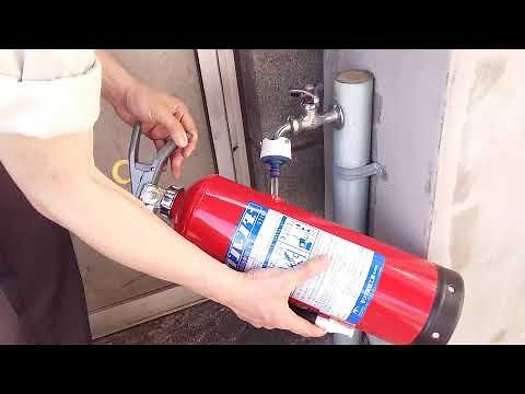 水消火器の使い方（水を入れるとこから）