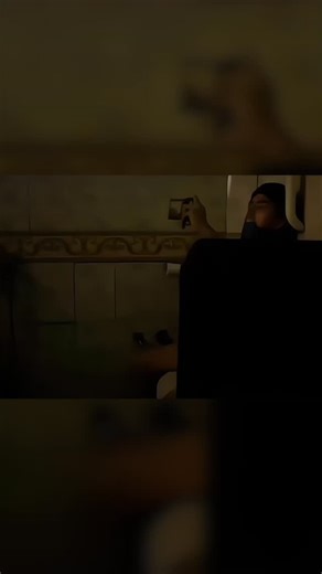 𝗥𝗜𝗧𝗨𝗙𝗟𝗜𝗫 🍑 on Instagram: "在日本，研究人员正利用智能人行道将日常活动转化为清洁能源⚡。这些道路内嵌特殊的压电材料，可以从行人的脚步中收集动能。当人们行走、奔跑或跳跃时，路面会轻微变形，从而产生机械压力。压电晶体将这种压力转化为电能🔋。这些电量可用于照亮路灯、为公共显示屏供电，甚至监测行人流量。这种技术不仅减少了能源浪费，还展示了未来城市的无限可能🌏。在东京、京都等城市的试验区，人们的每一步都在为绿色地球贡献力量💚。科技让生活更环保，也让每一个脚步更有意义✨ #日本 #科技 #创新 #可持续 #绿色能源 未来城市 环保 知识 事实 推荐 你知道吗 技术 实验 热门"