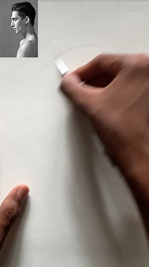 Hassane on Instagram: "How to draw the head. Full video tutorial on patreon ✨link in bio欄 . . . . #instareel #artreel #reeldrawing #portraitart #demo #shortvideo #patreon #portraitartist #realisticart #tutorial #drawingtutorial"