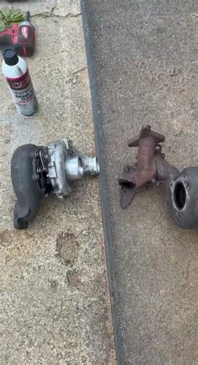 🚨Now I know where all my boost go!!!! Right out the middle of my Sprinter Turbo ￼