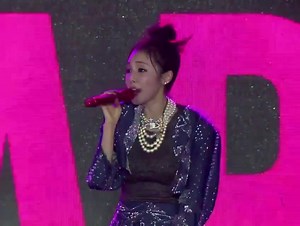 Our Sandara who never fails to stay humble and still introducing herself despite a long, successful career! Dara keeps showing the world that real icons aren’t just talented they’re grounded, sincere, and full of heart. | 2NE1 Updates