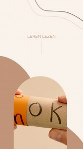 Leren lezen is leuk! 📖 En met deze simpele DIY wordt het nóg leuker. 🔄📝 Met een wc-rol en een beetje creativiteit oefenen kids spelenderwijs rijmwoorden. Sok, mok, kok… draaien en lezen maar! 🎉 👉 Bewaar deze tip voor later en tag een ouder die dit ook moet proberen! #ouderschap #spelendleren #diykinderactiviteit #thuisonderwijs #earlylearning #lerenlezen #peuterpret #kleuteridee #mamalife #opvoedtips #kinderontwikkeling #creatiefmetkinderen #moedertips #toddleractivities #viraldiy | Daniek 