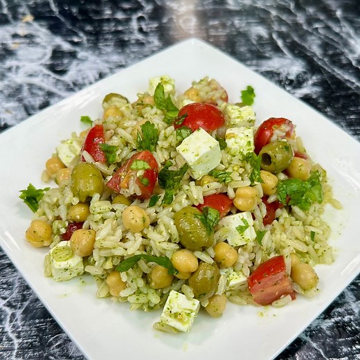 Salade de riz complète à la méditerranéene 🥗 Pleine de fraicheur et de saveur | Deli Cuisine