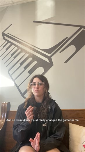 From picking up drums at age five to recording original music in LA, Emily’s journey is pure dedication and rock-n-roll spirit. She shares her biggest challenges, biggest wins, and what she loves most about the Music Royale community. Read her full story watch the interview 👇 ➡️ https://musicroyale.com/student-spotlight/student-spotlight-emily-graham-a-young-artist-turning-talent-into-triumph/ 🎶 Emily Graham Official 🎧 Stream on Spotify 🔥 Music Royale — Lessons • Community • Inspiration #Mus