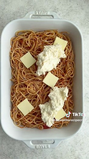 Million Dollar Spaghetti Casserole: Easy & Cheesy Recipe
