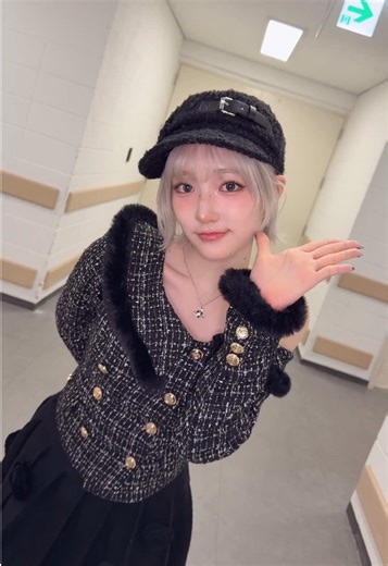 𝑭𝒆𝒆𝒍 𝒕𝒉𝒆 𝒃𝒓𝒆𝒆𝒛𝒆🍃 #KiiiKiii #키키 #JIYU #지유 | how did he not feel the breeze