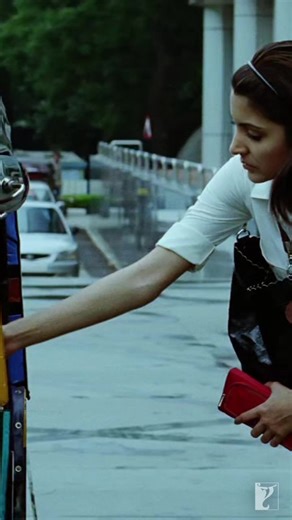 First things first, how do you get them to agree? 🛺 . . . Anushka Sharma #LadiesVsRickyBahl | YRF - Yash Raj Films