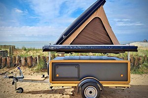 Carapate dévoile la « Carapuce », une mini remorque de camping dotée d'une tente de toit