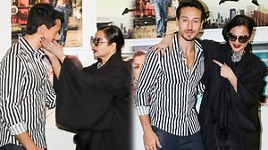At Dabboo Ratnani 2019 Calendar launch, Rekha and Tiger Shroff share an adorable moment at the launch of the calendar. Watch the video. | Bollywood Now