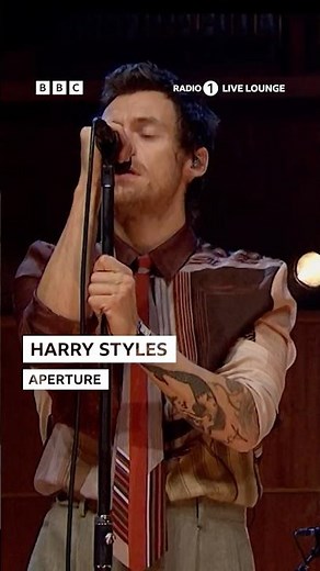‪@HarryStyles‬ belongs in the live lounge 🪩 #Aperture #LiveLounge