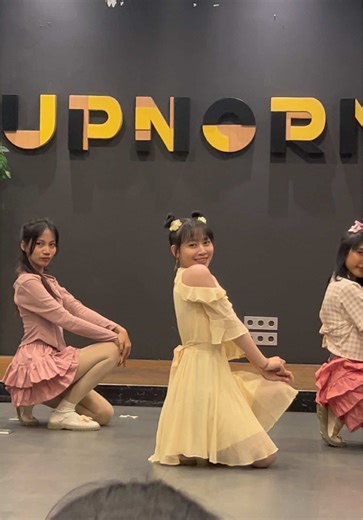 Red Velvet Dance Cover of 'Red Flavor' by Wendy