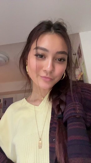 whos peeking in my window🤨