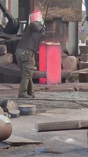 Heavy forging, high-temperature forging a rectangular iron block