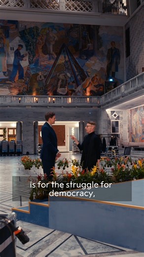 The decorations at this year's Nobel Peace Prize award ceremony come with a special peace message. Every previous laureate has been surrounded by cut-flower arrangements at Oslo City Hall. But this year, all the flora you see are actually potted plants. They all come from the same plant family – bromelias. In nature, many of these plants are epiphytes, living on trees under the canopy of the rainforest, where they thrive on nutrients from dead plant material and the rain that washes over them. I