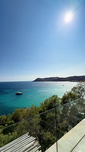 At the Imperial Myconian in Mykonos, the setting immediately sets the tone, with two pools opening onto the sea and a breathtaking view that feels almost unreal. Surrounded by light, water, and horizon, the welcome party takes on a natural elegance, where the beauty of the place blends seamlessly with the energy of the celebration, making the first night truly unforgettable. #ÚmanaSounds #Wedding #Mykonos #HouseMusic #fyp