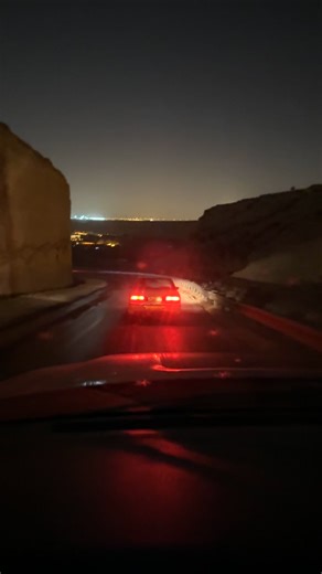 فيديوهات أنشأها F (@f.xj3) باستخدام Fluorescent Light Buzzing Sound - Fourth Trace