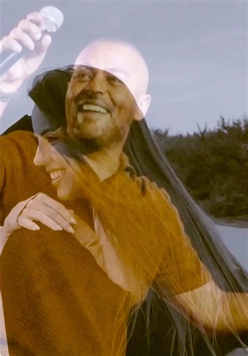 عمري ما أنسى أنا قبلك كنت في إيه ومعاك بقيت أنا إيه أنا باقي ليك ولحد ما عمري ينتهي هفضل يا حبيبي معاك وهعيش وأموت بهواك أنا ليا مين غيرك حبيب عمري#تامر_عاشور #بيت_كبير #fypシ゚viral🖤tiktok #foryoupage #explorer