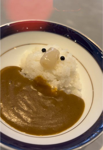 熊本城のそば[#熊本ホテルキャッスル]でランチ！ 前菜から充実！カニと白葱のペペロンチーノ最高。メインの豚のグリルはサルサヴェルデでスッキリ！カレーには顔が！ #熊本 #ランチ #熊本城