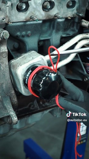 AUTODOC Hacks PART 63 Which method works best for removing an oil filter?🛢️ Different ways to unscrew an oil filter, from classic tools to alternative tricks Which method do you usually use?🤔 #hacks #lifehack #mechanic #trick #howto