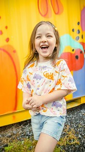 ¡Descubre el poder de una sonrisa! 😃 Con #SmileMakers , cada prenda celebra la alegría de ser niño y transforma momentos cotidianos en instantes inolvidables. ✨Porque la felicidad se lleva puesta y cada sonrisa cuenta ¿Cuándo fue la última vez que hiciste sonreír a alguien? 👀 *Este comercial fue realizado 100% con IA | OFFCORSS