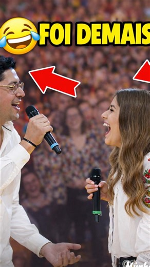😂 The singer was being cheeky… and everyone burst out laughing!